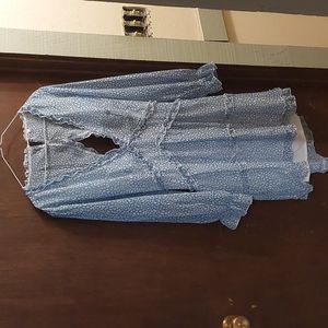 Brand: Fashion Nova Colour: Blue and White Size: XL